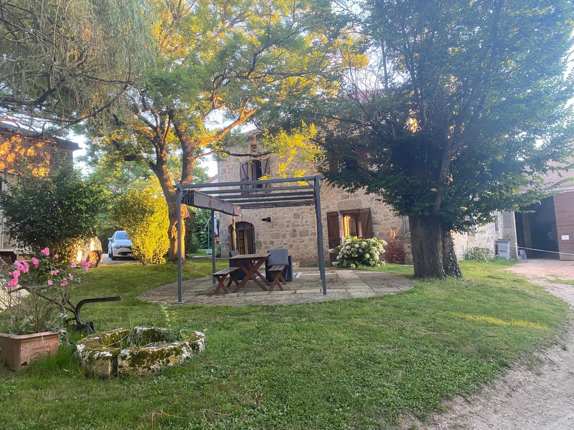 Chez Sophie -Chambres D'Hotes, Gite Et Gite Equestre Clermont-Dessous Exteriör bild